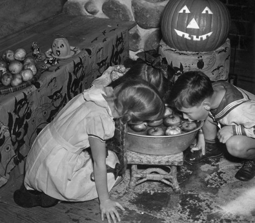 How Kids Used to Celebrate Halloween (3)