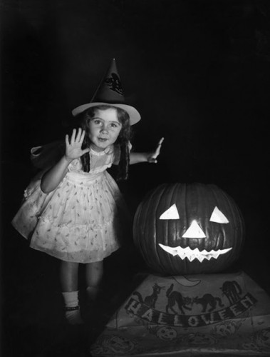 How Kids Used to Celebrate Halloween (6)