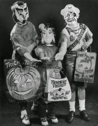 How Kids Used to Celebrate Halloween (9)